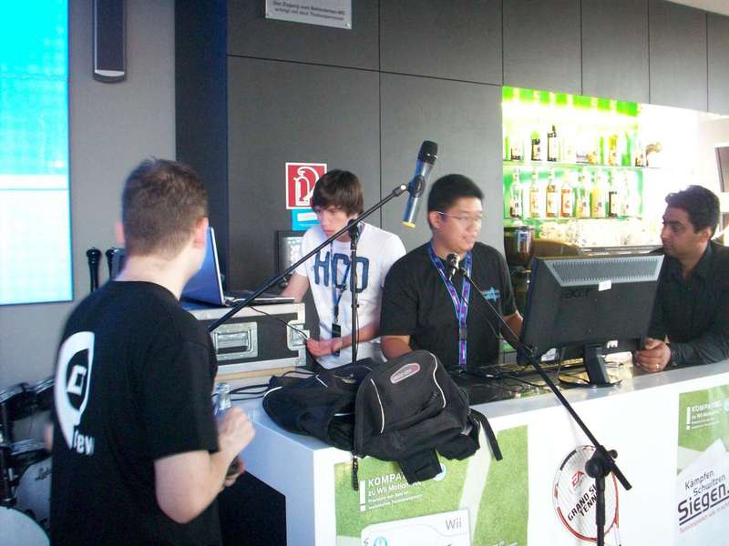 The Gunrun and Zero get ready to commentate on the final
